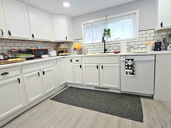 3rd image of 716 Division St