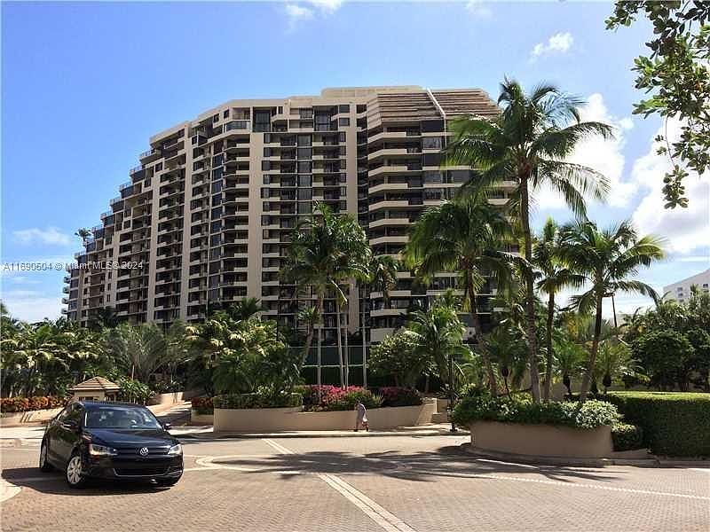 1st image of 520 Brickell Key Dr #14