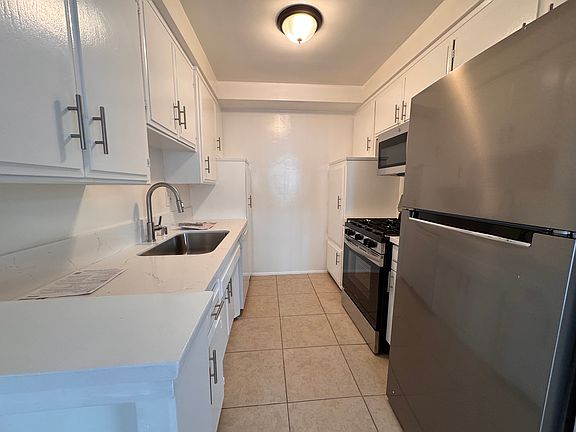 4th image of 1355 N Poinsettia Pl APT 3