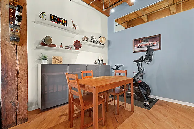 1740 N Maplewood Ave #104 — Photo 5