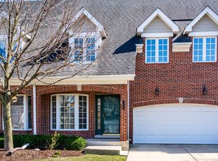 120 E Knighton Pl, Elmhurst, IL 60126