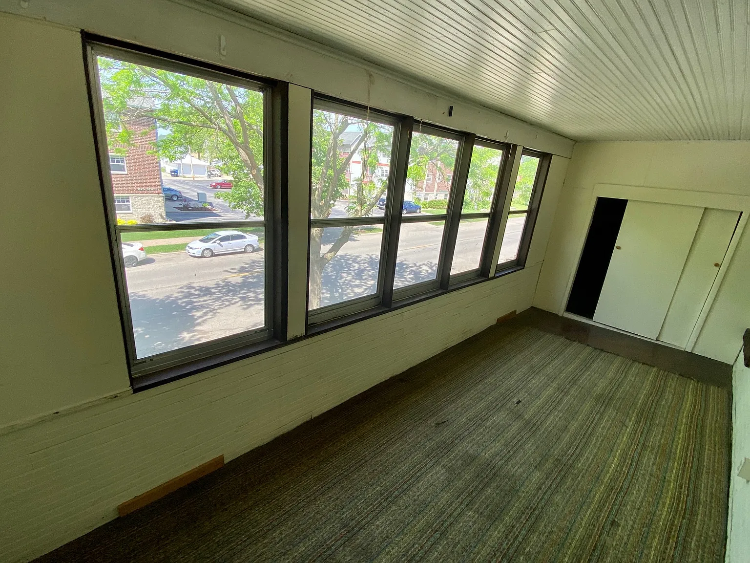 4 bed, $1,900 — Photo 4