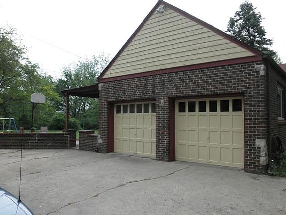 3rd image of 8314 E 67th St