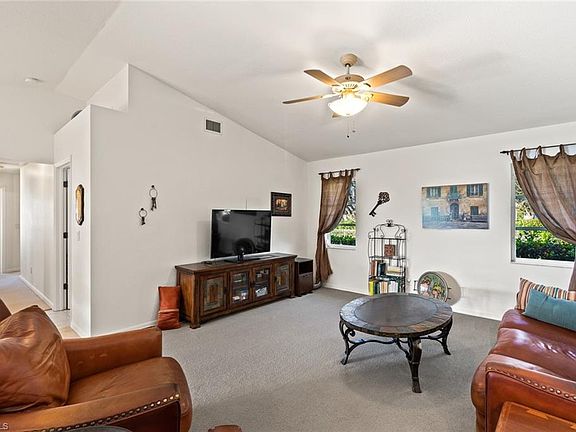 5th image of 867 Geneva St E