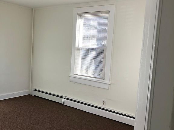 2nd image of 4 Schoolhouse Ln APT 2