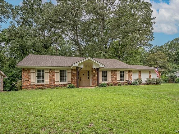 3rd image of 2626 Lakewood Cir