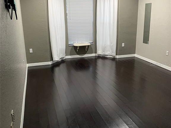3rd image of 1139 Petronia St