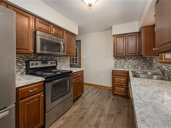 4th image of 1445 Hagey Dr