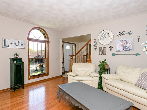 5th image of 226 Sanctuary Pl
