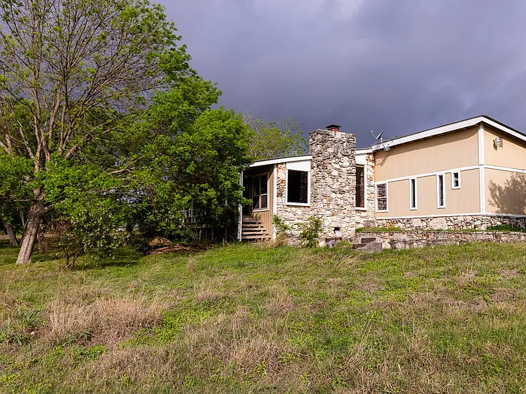 123 FM 480 — Photo 36