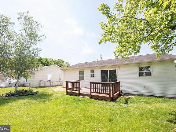 3rd image of 105 Oakmont Cir
