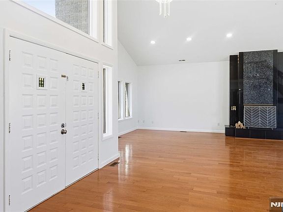 5th image of 131 Haase Ave