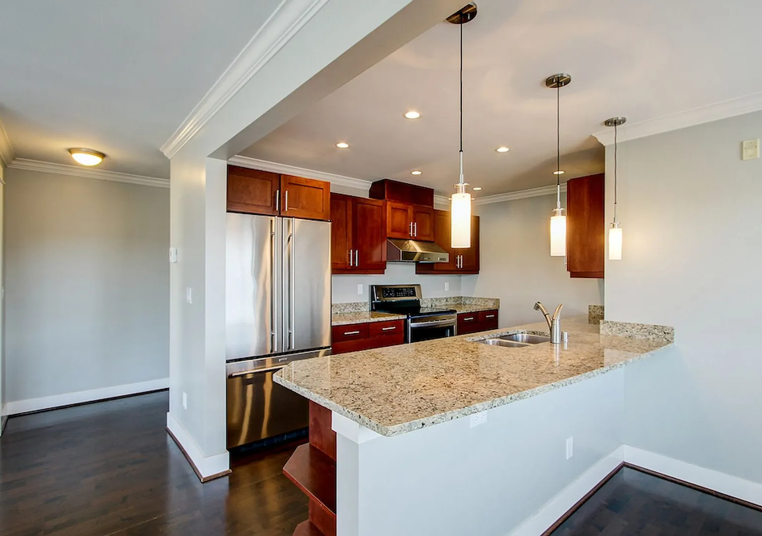 Top Floor, 3 Bedroom Penthouse In Ballard- Huge Master, Views, In Unit Laundry! — Photo 1