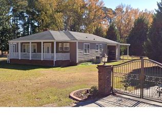 1836 Middle Rd, Eastover, NC 28312