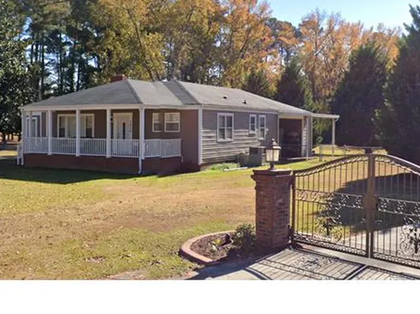 1836 Middle Rd, Eastover, NC 28312