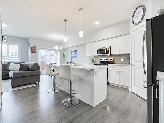 3rd image of 8 Halladay Blvd