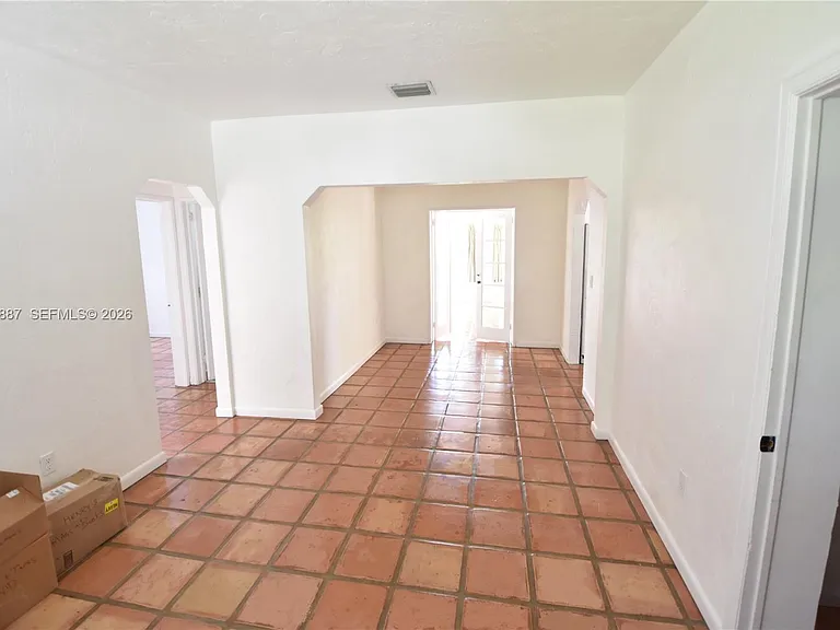 5900 SW 60th St — Photo 2