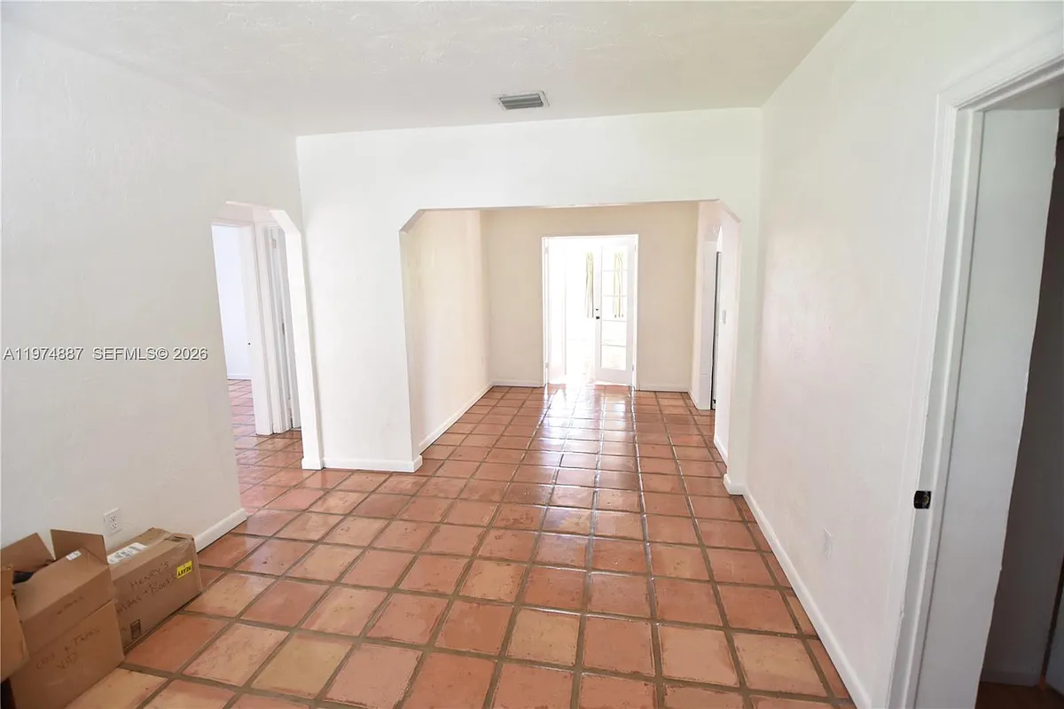 Building Photo - 5900 SW 60th St