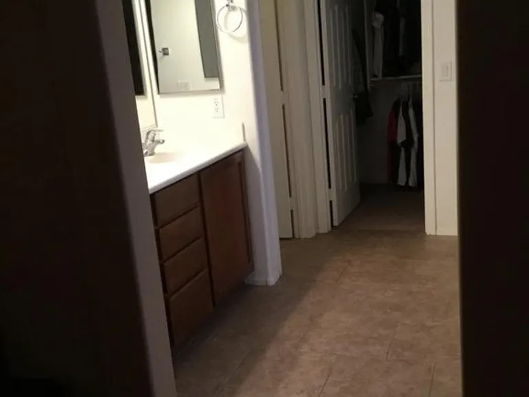 marter Bathroom is old pic but the floor is update