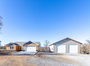 10830 Green Oaks Ln, Redding, CA