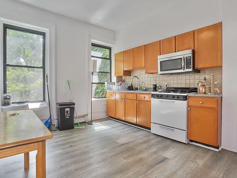 16 Erie St #2 — Photo 6