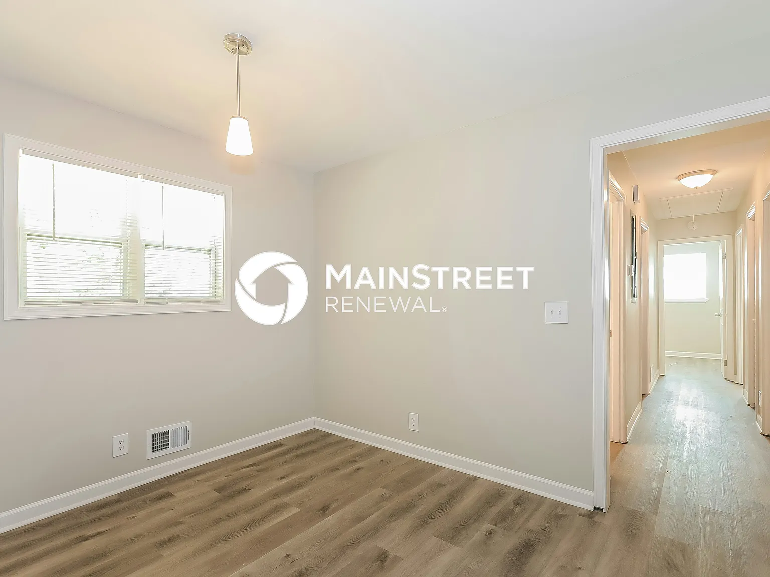 1612 Lamont Ave — Photo 4