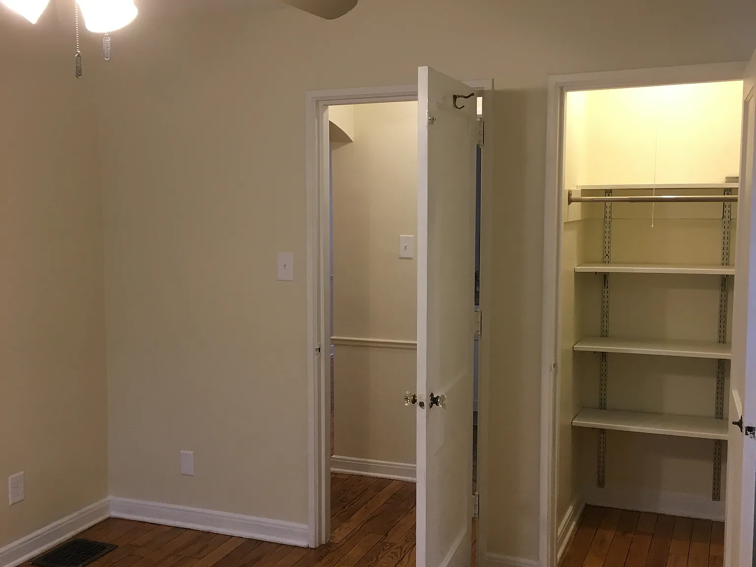 1 bed, 950 sqft, $1,375 — Photo 4