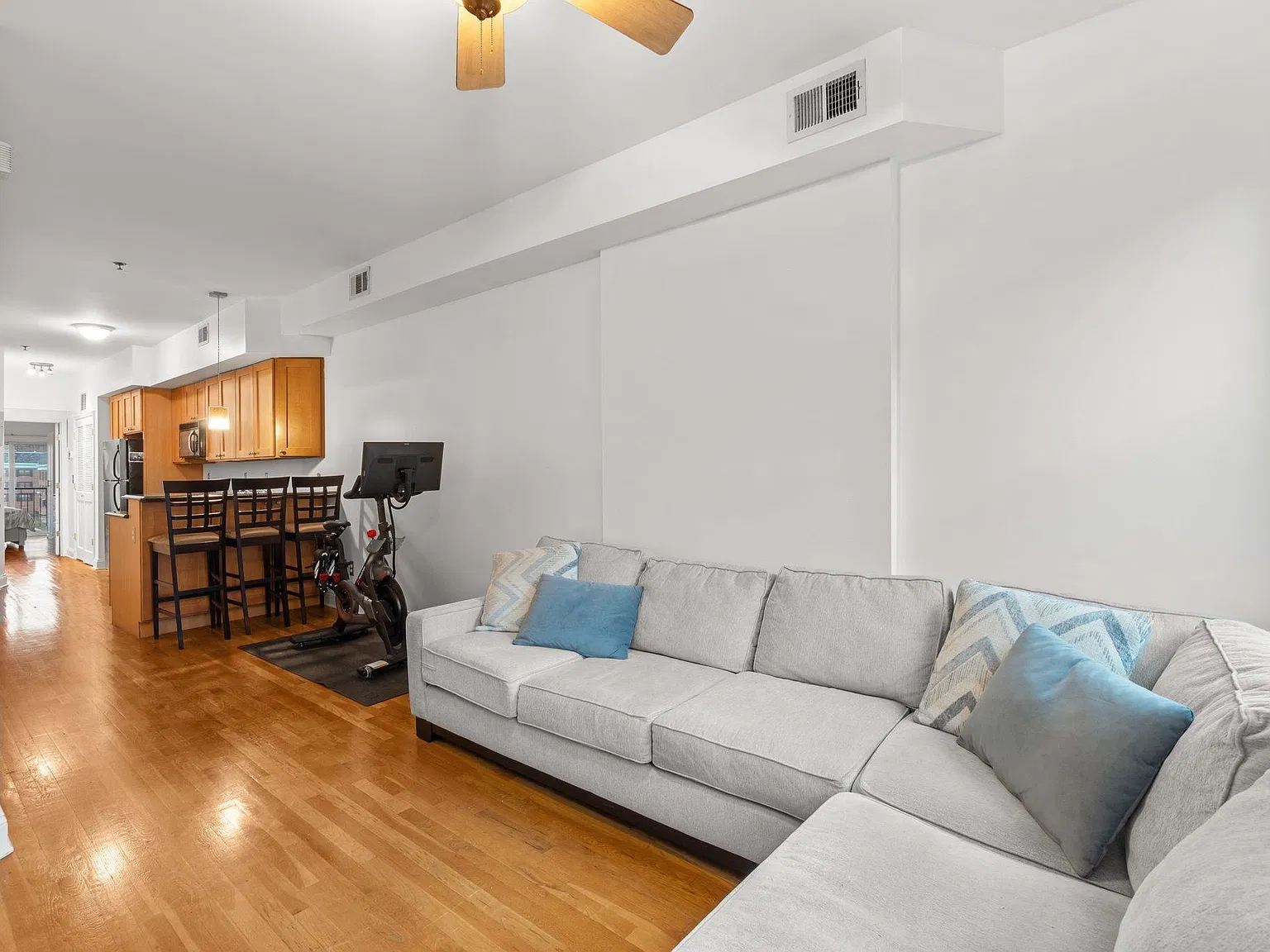 1 bed, 1.0 bath, 700 sqft, $3,300 — Photo 1