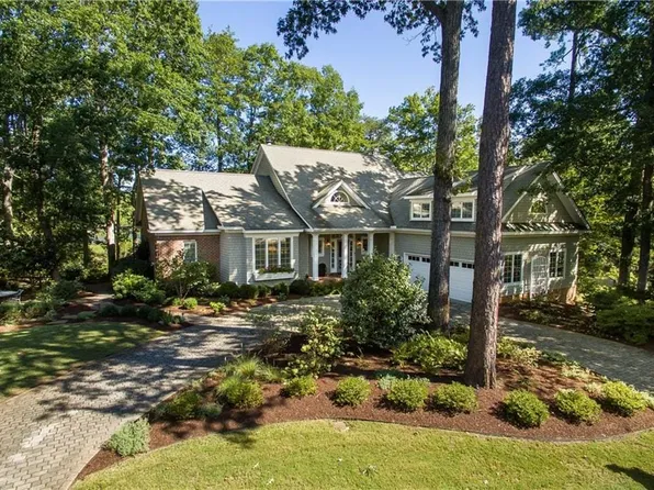 2724 Spigel Dr, Virginia Beach, VA 23454
