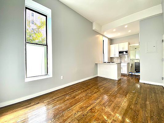 2nd image of 200 W 83rd St APT 1FE