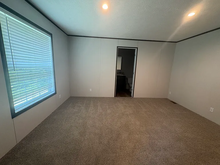 223 Lexington Dr — Photo 14