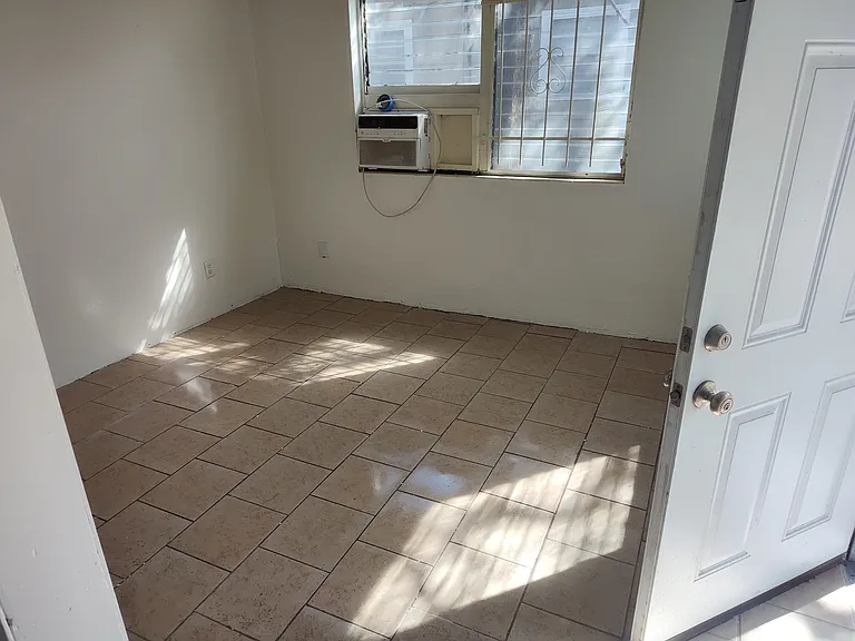 9119 12th Ave — Photo 3