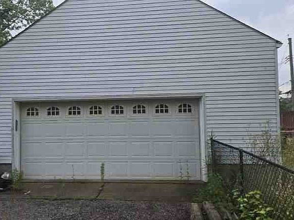 3rd image of 2511 E Joppa Rd
