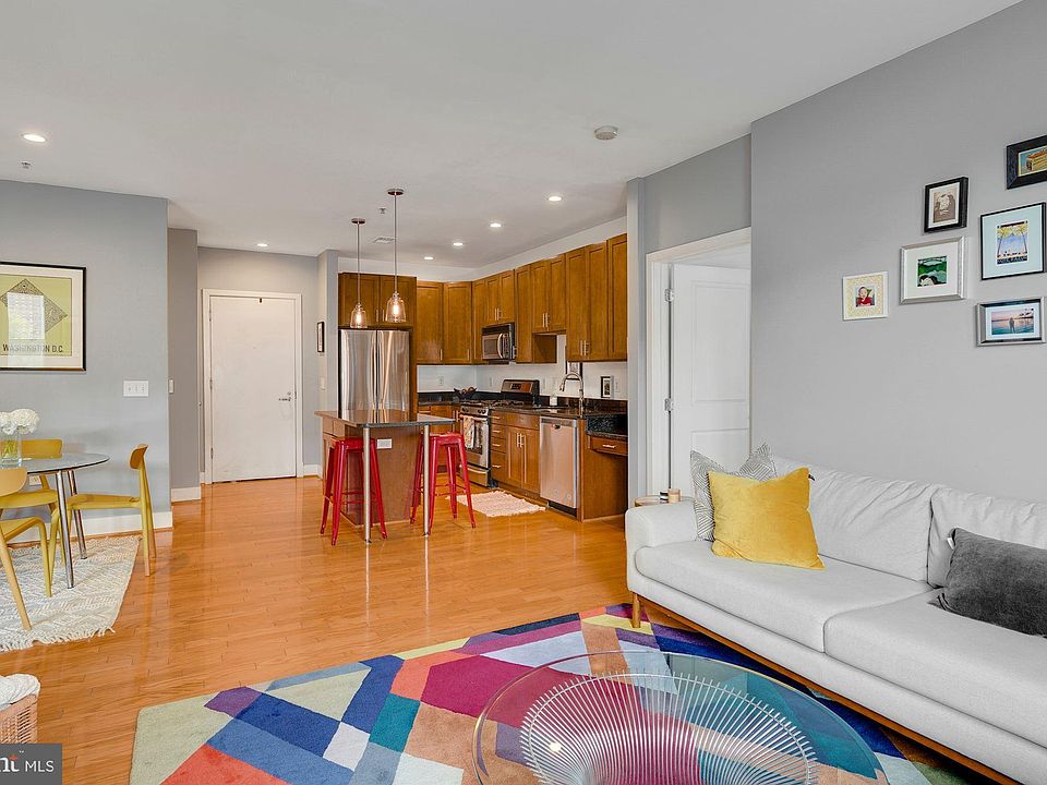 1st image of 1800 Wilson Blvd Unit 304
