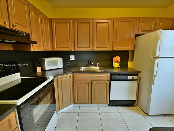 4th image of 10411 SW 108th Ave #151