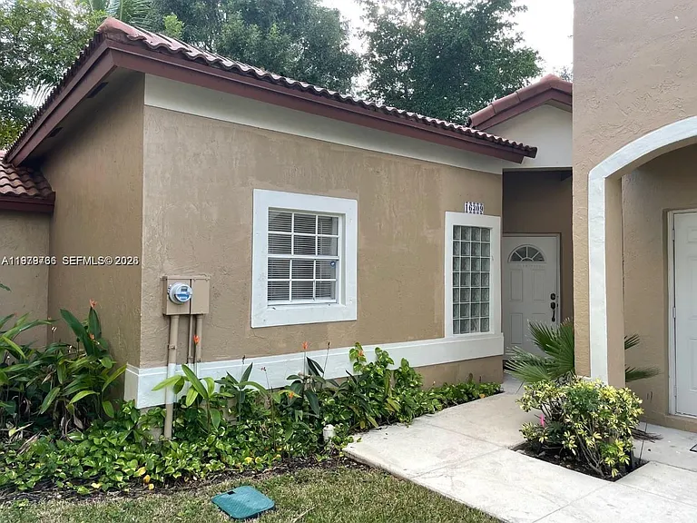 16309 Emerald Cove Rd #16309 — Photo 3