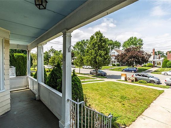 3rd image of 290 Norwood Ave
