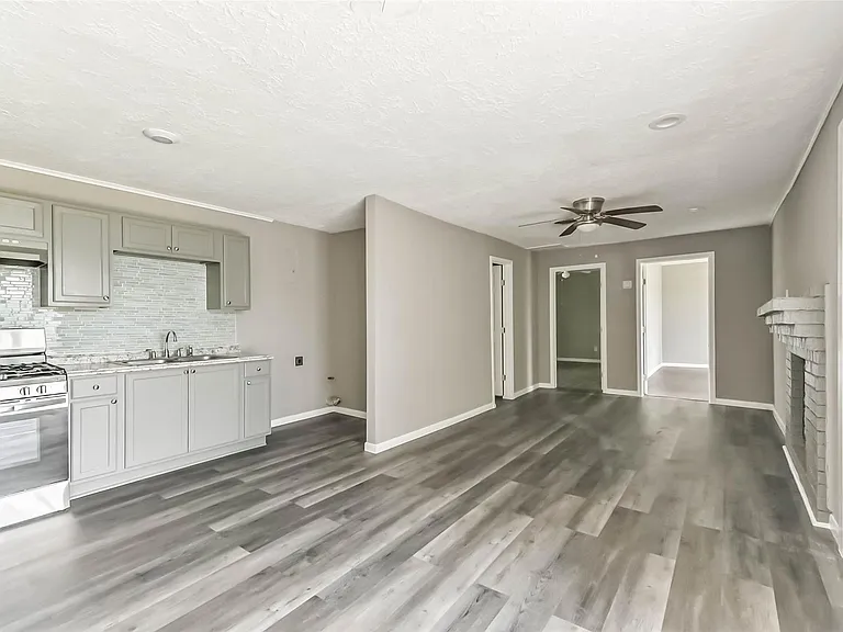 14249 Brownsville St — Photo 13