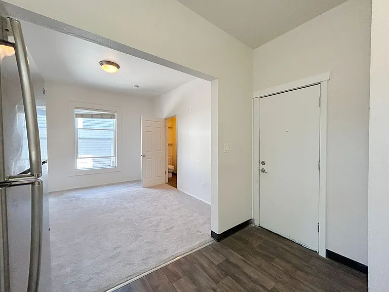 Ludlow B Apartments — Photo 5