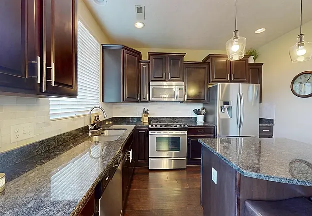 3 bed, 1920 sqft, $3,200 — Photo 3