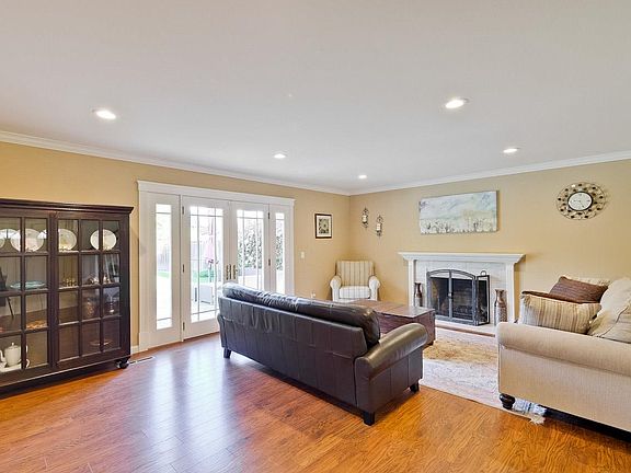 5th image of 1815 Greencreek Dr