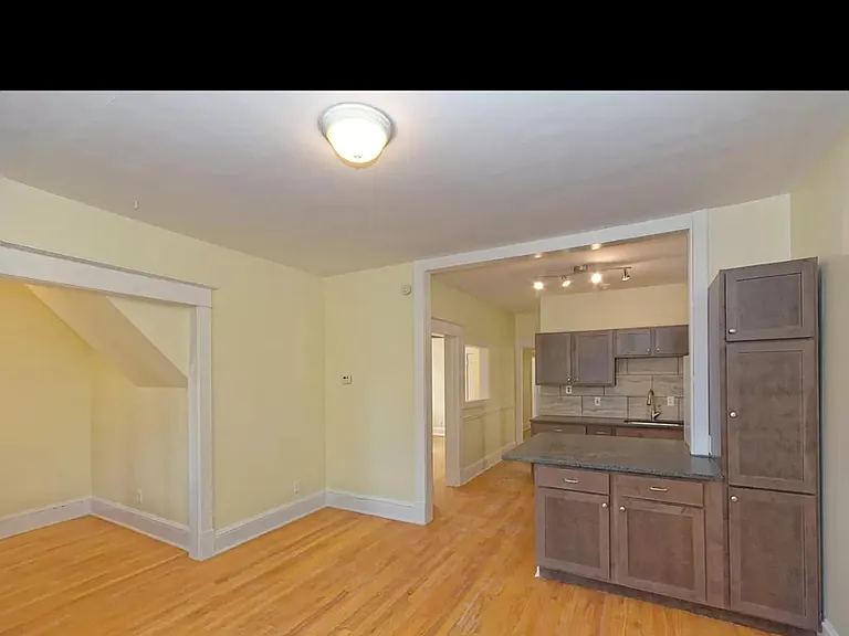 876 Warren St #2 — Photo 4