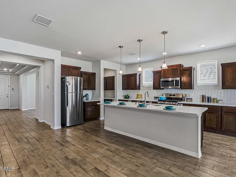 7509 Enchanted Park Dr — Photo 24