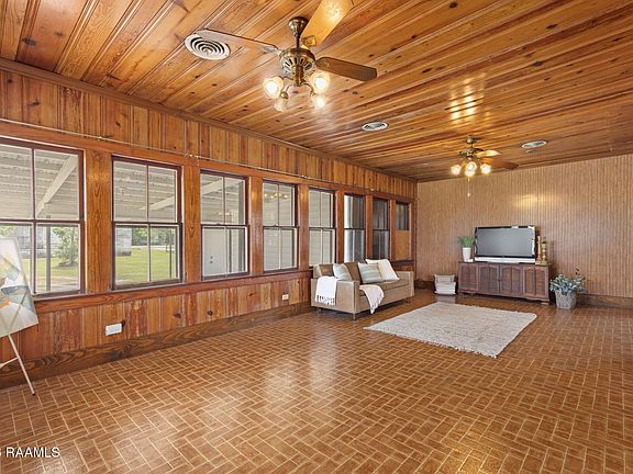 5th image of 1004 Mouton Ave