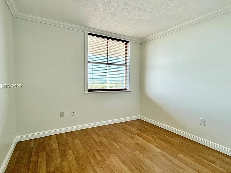 900 8th St #1501 — Photo 14