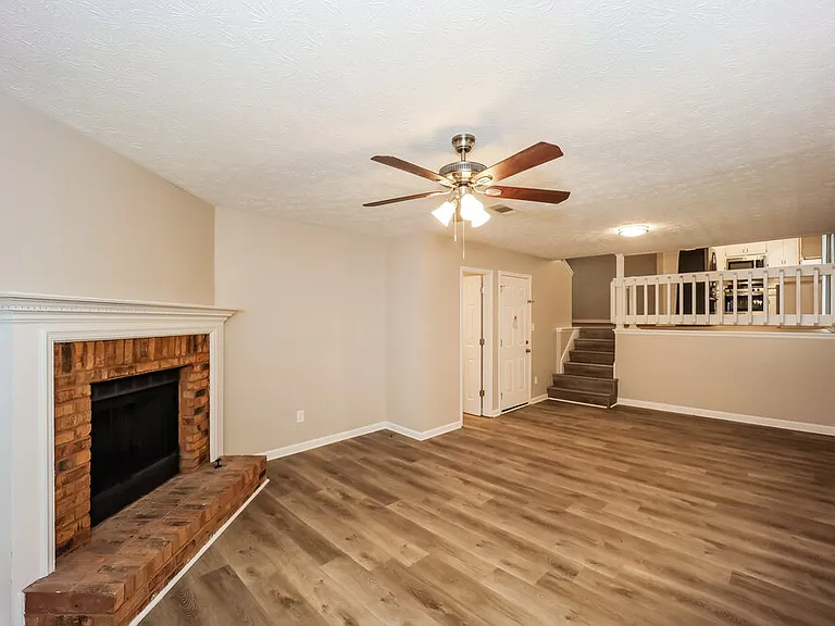 233 Northbridge Dr — Photo 10