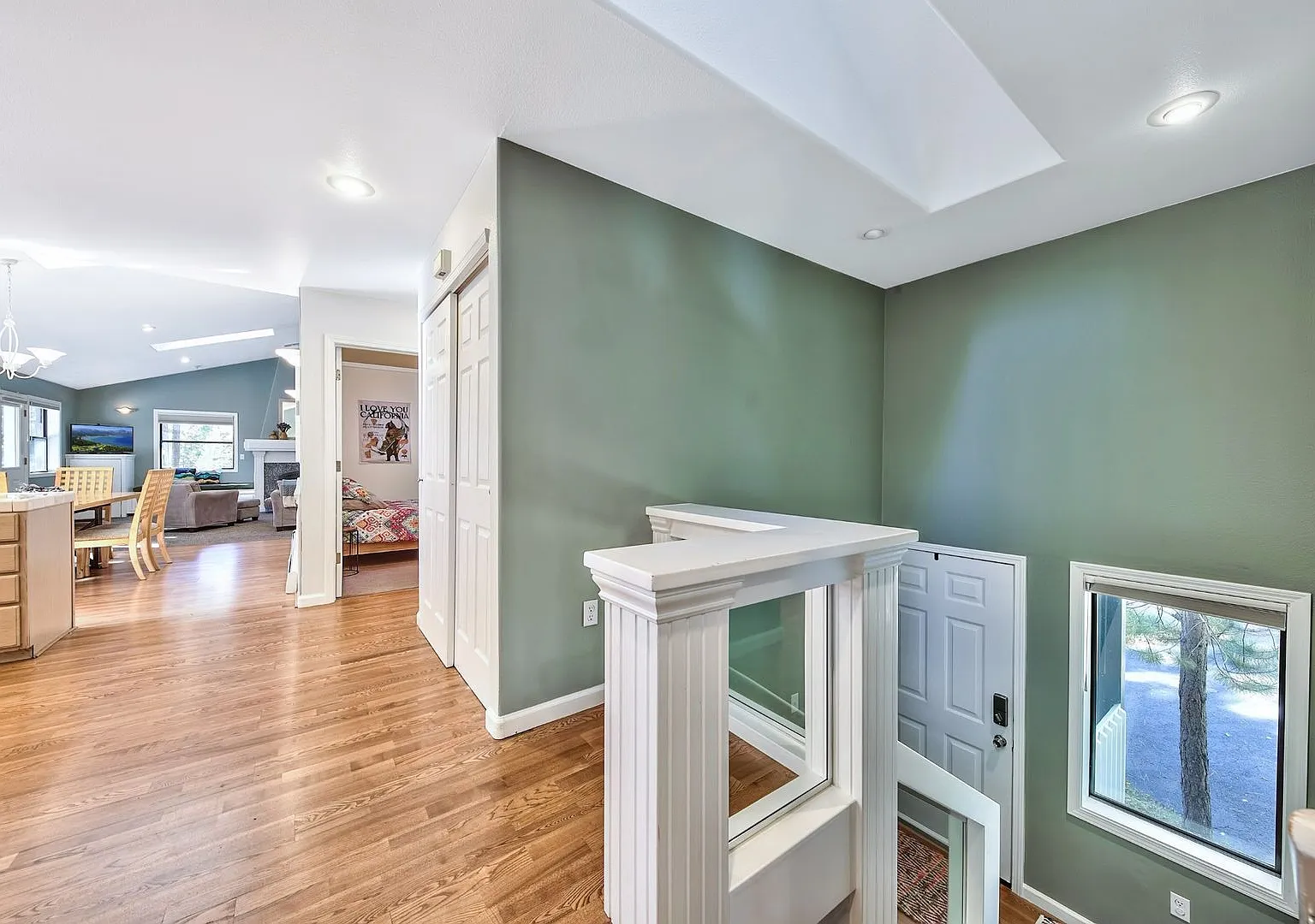 "Minnow's Run" ~ Top Floor Unit of Triplex with Private Deck, Wood Burning Fireplace & Fenced Bac... — Photo 4