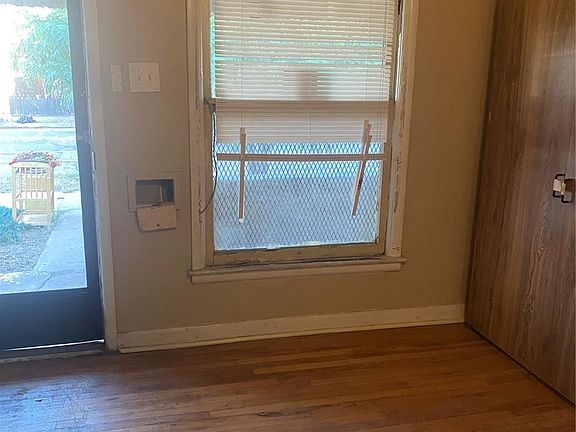 4th image of 1421 E Orman Avenue