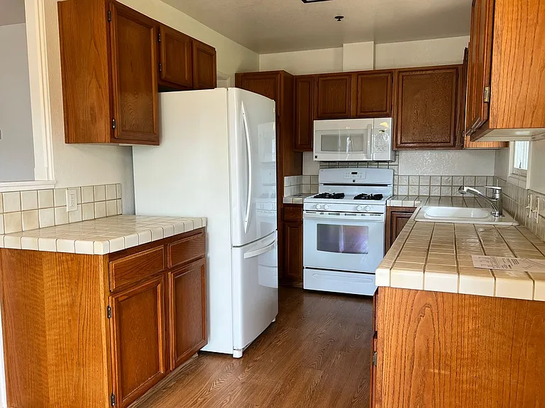 118 W Pedregosa St — Photo 4