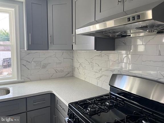2nd image of 4520 Baker St